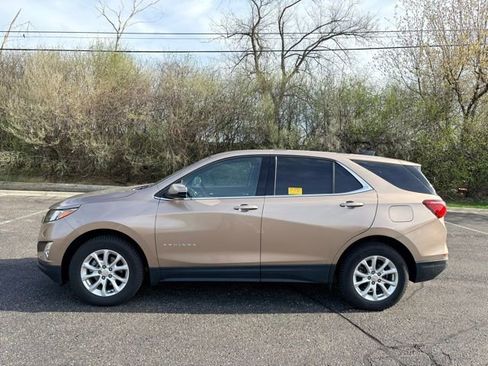 Used 2019 Chevrolet Equinox LT image 2