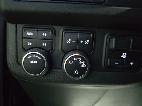 Used 2022 Chevrolet Tahoe LT w/ Luxury Package AWD/4WD image 26