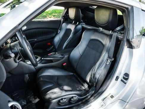 Used 2009 Nissan 370Z Touring w/ Sport Pkg image 4