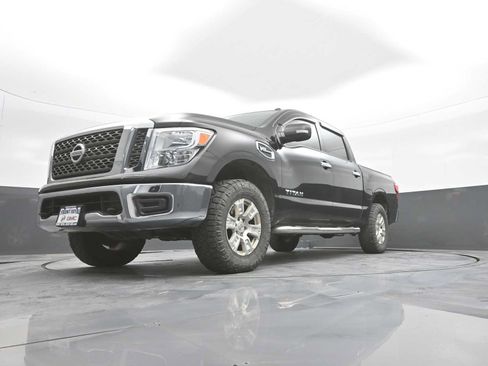 Used 2017 Nissan Titan SV AWD/4WD image 31