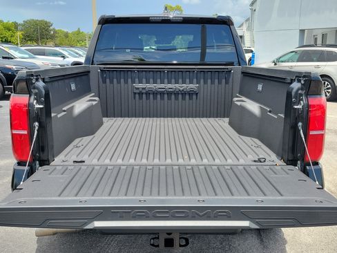 Used 2025 Toyota Tacoma TRD Sport AWD/4WD image 12