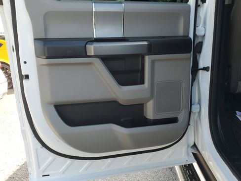 Used 2021 Ford F250 XLT w/ XLT Premium Package image 9