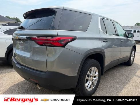 Used 2023 Chevrolet Traverse LS AWD/4WD image 2