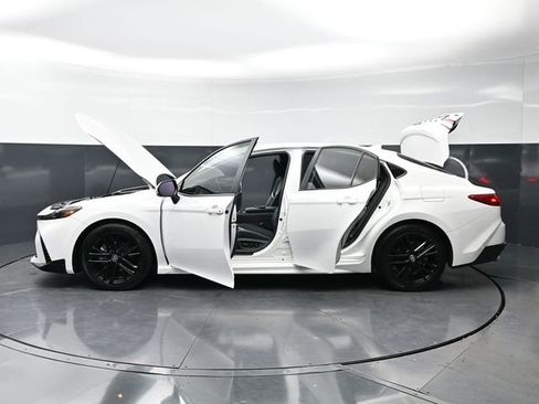 Used 2025 Toyota Camry SE w/ Convenience Package image 42