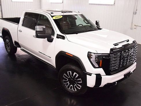 Used 2025 GMC Sierra 2500 Denali Ultimate w/ Snow Plow Prep/Camper Package AWD/4WD image 13