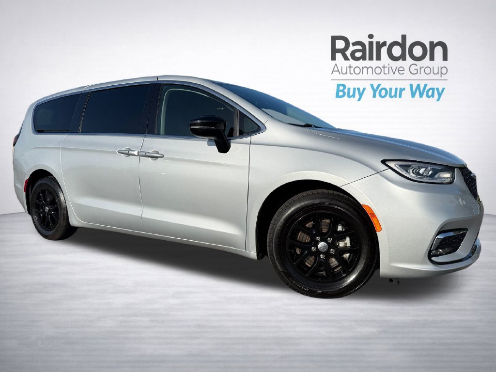Used 2024 Chrysler Pacifica Touring-L FWD 360° Tour