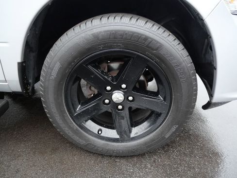 Used 2017 RAM 1500 Express w/ Express Value Package image 31