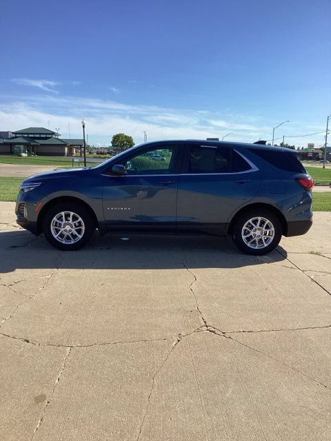 Used 2024 Chevrolet Equinox LT AWD/4WD image 2
