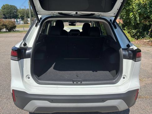 Used 2026 Volkswagen Tiguan SE FWD image 31