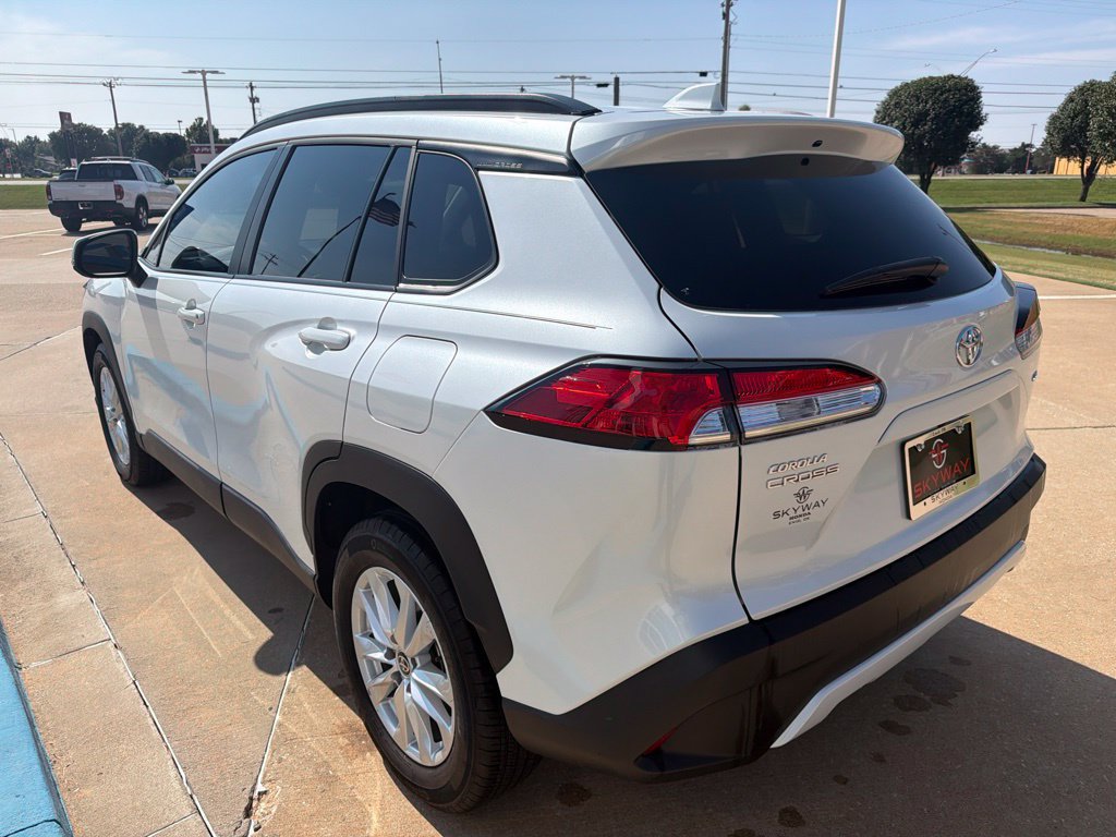 Used 2023 Toyota Corolla Cross LE FWD image 5