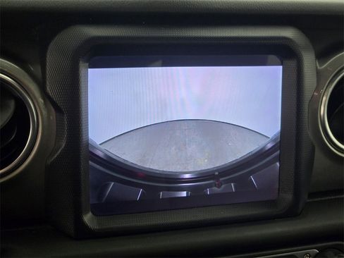 Used 2019 Jeep Wrangler Unlimited Sahara image 29