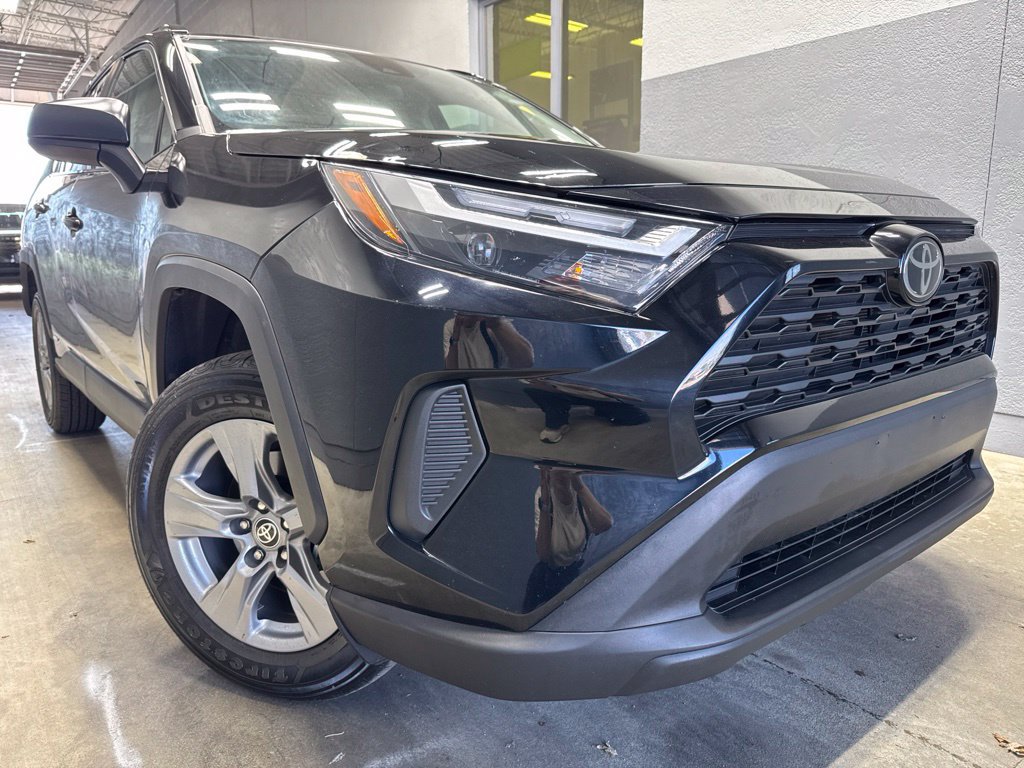 Used 2025 Toyota RAV4 LE AWD/4WD image 2