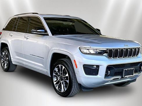 Used 2022 Jeep Grand Cherokee Overland w/ Luxury Tech Group IV AWD/4WD image 1