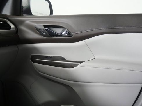 Used 2022 GMC Acadia SLT w/ Preferred Package image 30