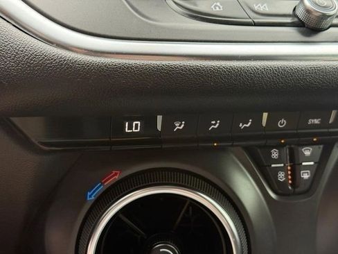 Used 2021 Chevrolet Blazer LT FWD image 23