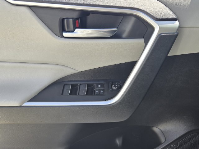 Used 2022 Toyota RAV4 XLE Premium FWD image 29