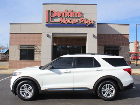 Used 2020 Ford Explorer XLT w/ Equipment Group 202A image 9