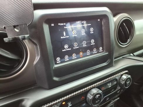 Used 2018 Jeep Wrangler Unlimited Sport S image 25