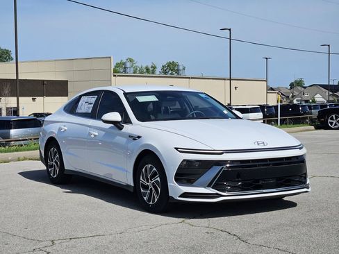 New 2026 Hyundai Sonata Blue FWD image 3