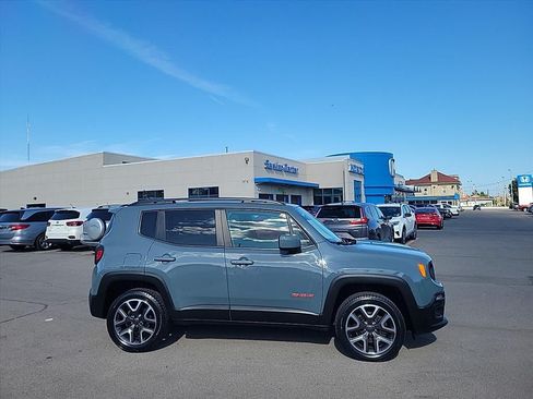 Used 2017 Jeep Renegade Latitude w/ Cold Weather Group AWD/4WD image 6