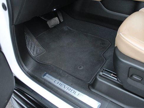 Used 2022 Chevrolet Suburban Premier image 21