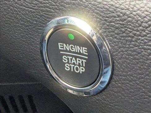 Used 2021 Ford Edge SE image 28