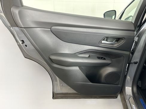 Used 2023 Nissan Ariya AWD image 26