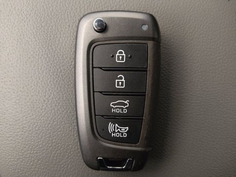 Used 2022 Hyundai Elantra SE FWD image 32
