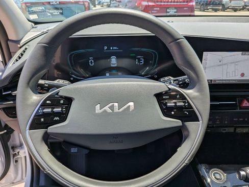 Certified 2023 Kia Niro EX FWD image 28