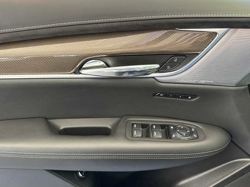 Certified 2025 Cadillac XT6 Sport w/ Platinum Package AWD/4WD image 11
