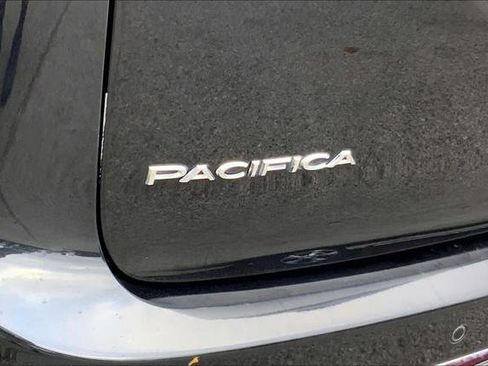 Certified 2019 Chrysler Pacifica Limited image 9