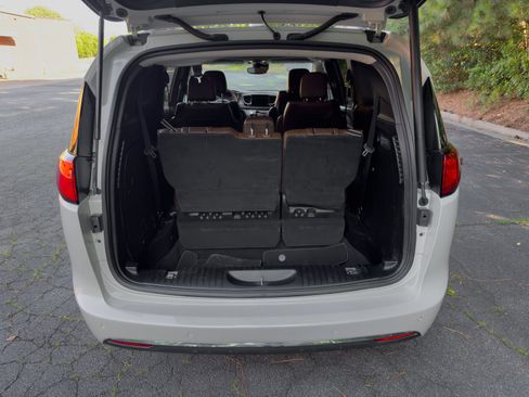 Used 2017 Chrysler Pacifica Limited FWD image 67