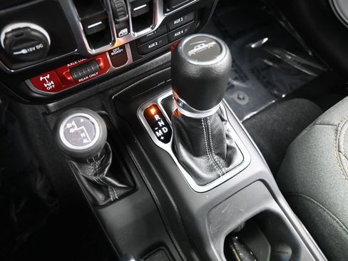 Used 2024 Jeep Gladiator Sport image 25