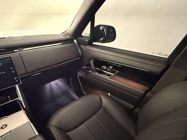 Used 2025 Land Rover Range Rover SE AWD/4WD image 18