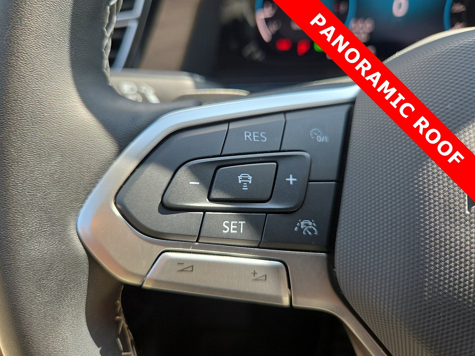Used 2024 Volkswagen Atlas SE w/ Panoramic Sunroof Package FWD image 18