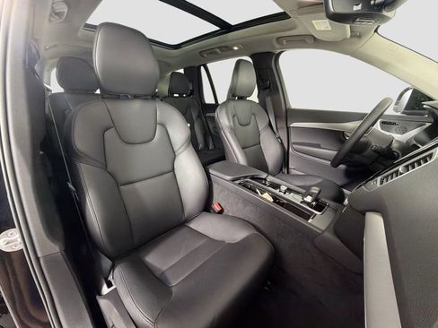 Used 2025 Volvo XC90 B5 Core AWD/4WD image 29