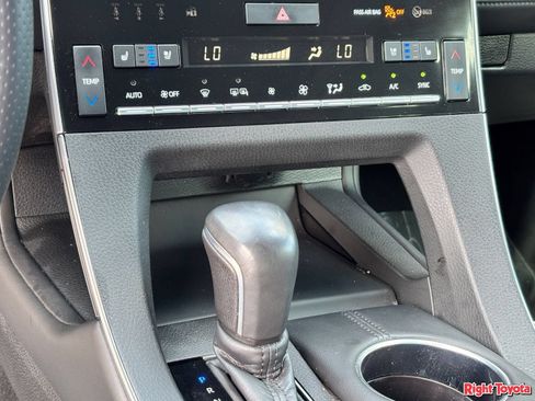 Used 2021 Toyota Avalon Limited FWD image 28
