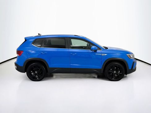 Used 2023 Volkswagen Taos SE w/ Panoramic Sunroof Package FWD image 4