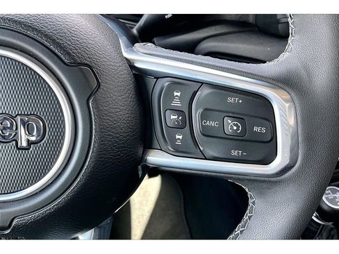 Certified 2025 Jeep Wrangler Sahara image 25