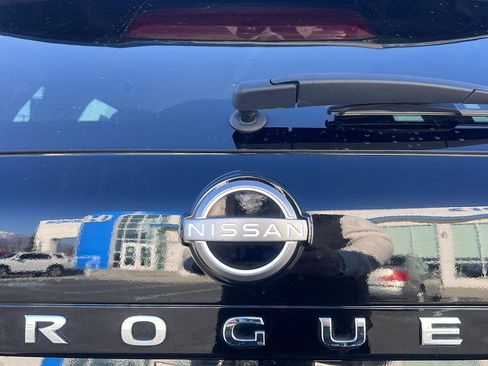 Used 2023 Nissan Rogue SV image 10