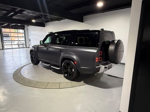 Used 2023 Land Rover Defender 130 SE AWD/4WD image 7