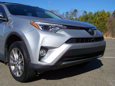Used 2018 Toyota RAV4 Limited image 30