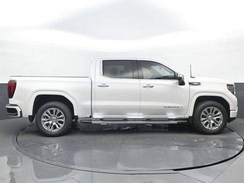 Used 2024 GMC Sierra 1500 Denali w/ Technology Package AWD/4WD image 2