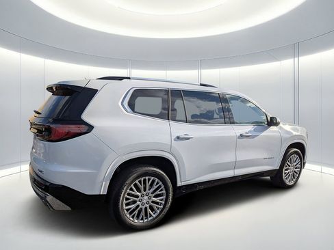 Used 2024 GMC Acadia Denali image 4