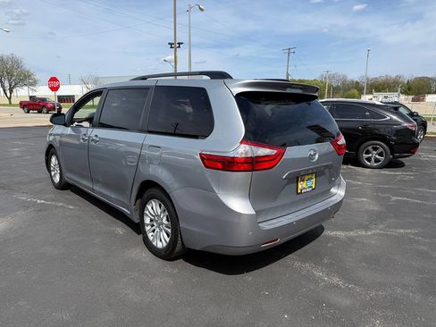 Used 2016 Toyota Sienna XLE w/ XLE Navigation Package FWD image 88