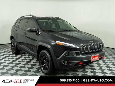 Used 2018 Jeep Cherokee Trailhawk w/ Cold Weather Group AWD/4WD image 1