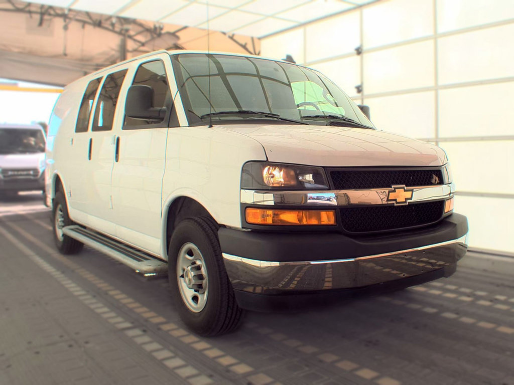 Used 2025 Chevrolet Express 2500 w/ Driver Convenience Package RWD image 3