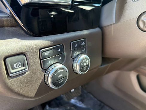 Used 2024 GMC Sierra 1500 SLT w/ SLT Premium Plus Package AWD/4WD image 38