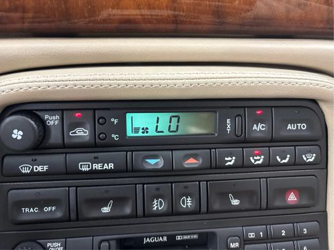 Used 1998 Jaguar XK8 Convertible RWD image 33