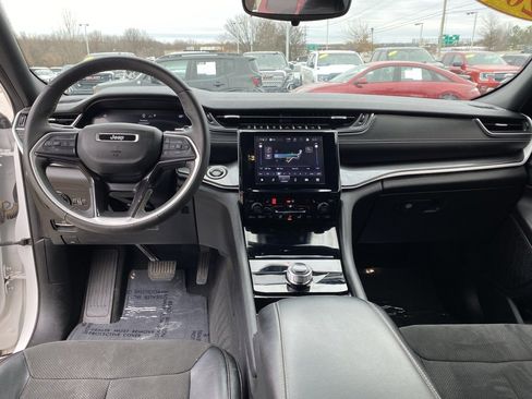 Used 2023 Jeep Grand Cherokee Altitude image 27